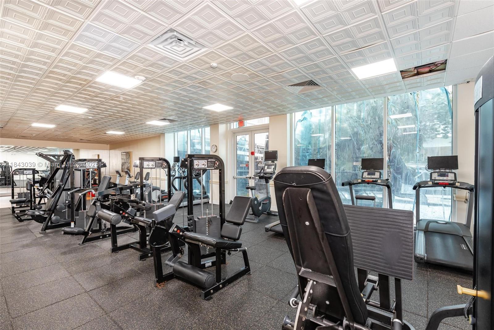 PARKER PLAZA ESTATES COND - Residential Lease