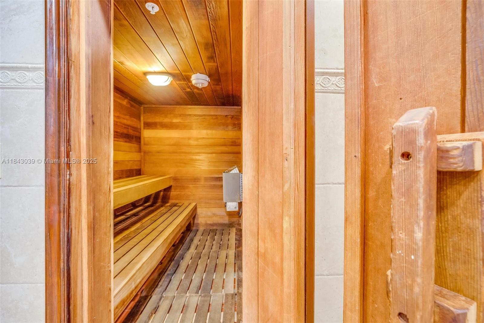 PARKER PLAZA ESTATES COND - Residential Lease