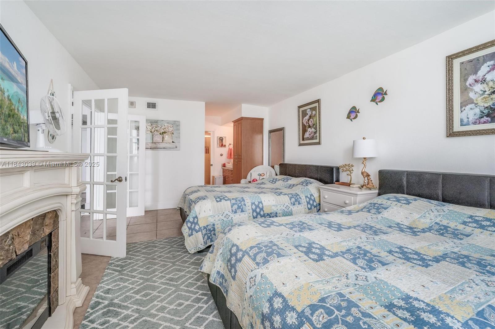 PARKER PLAZA ESTATES COND - Residential Lease