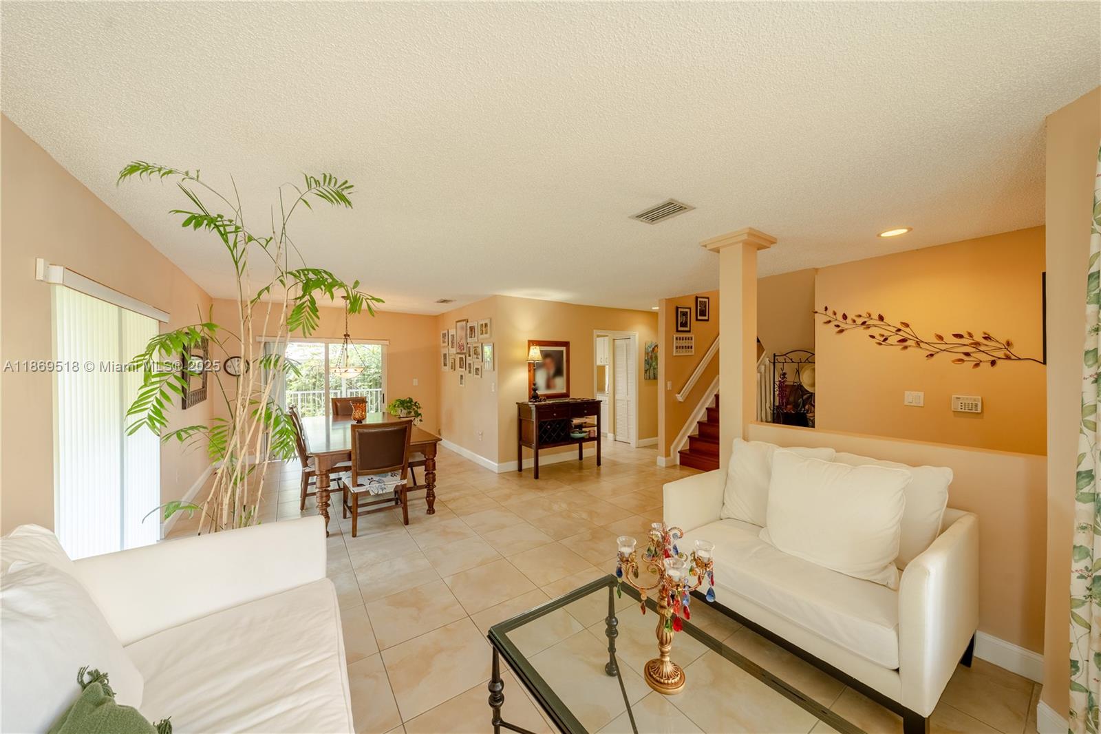 VANESSA RANCH - Residential