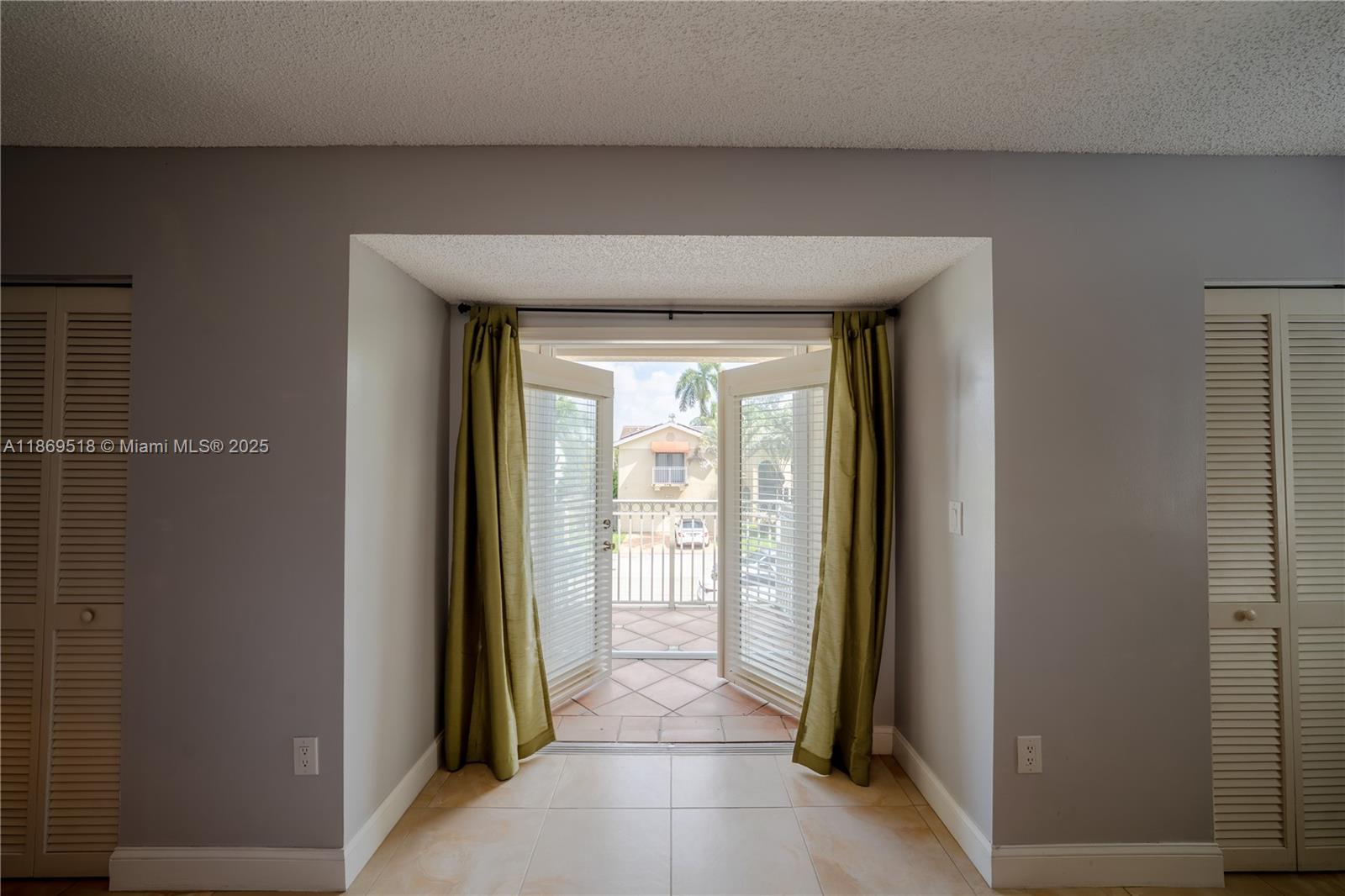 VANESSA RANCH - Residential