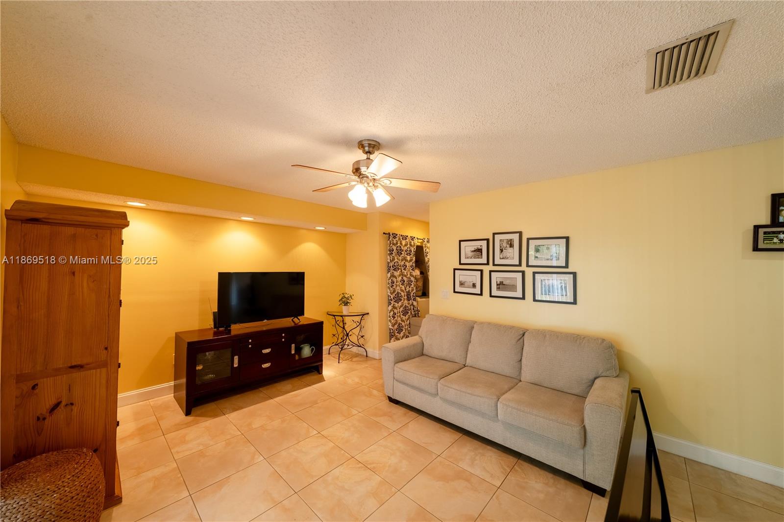 VANESSA RANCH - Residential