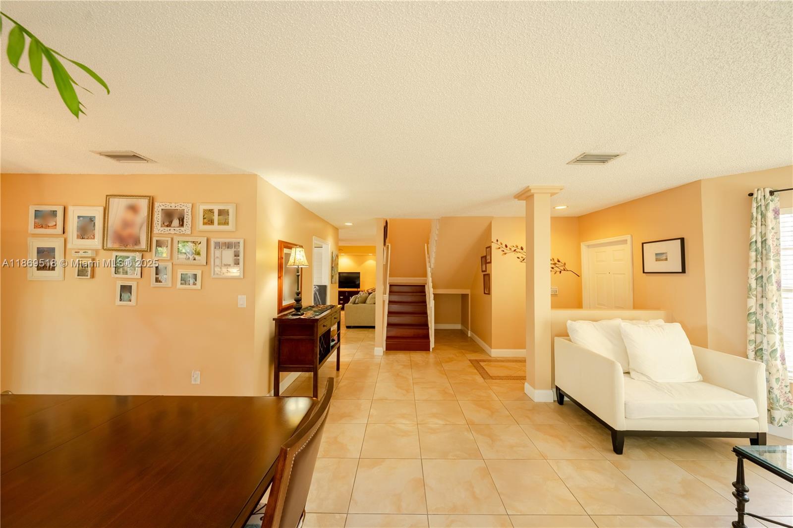 VANESSA RANCH - Residential