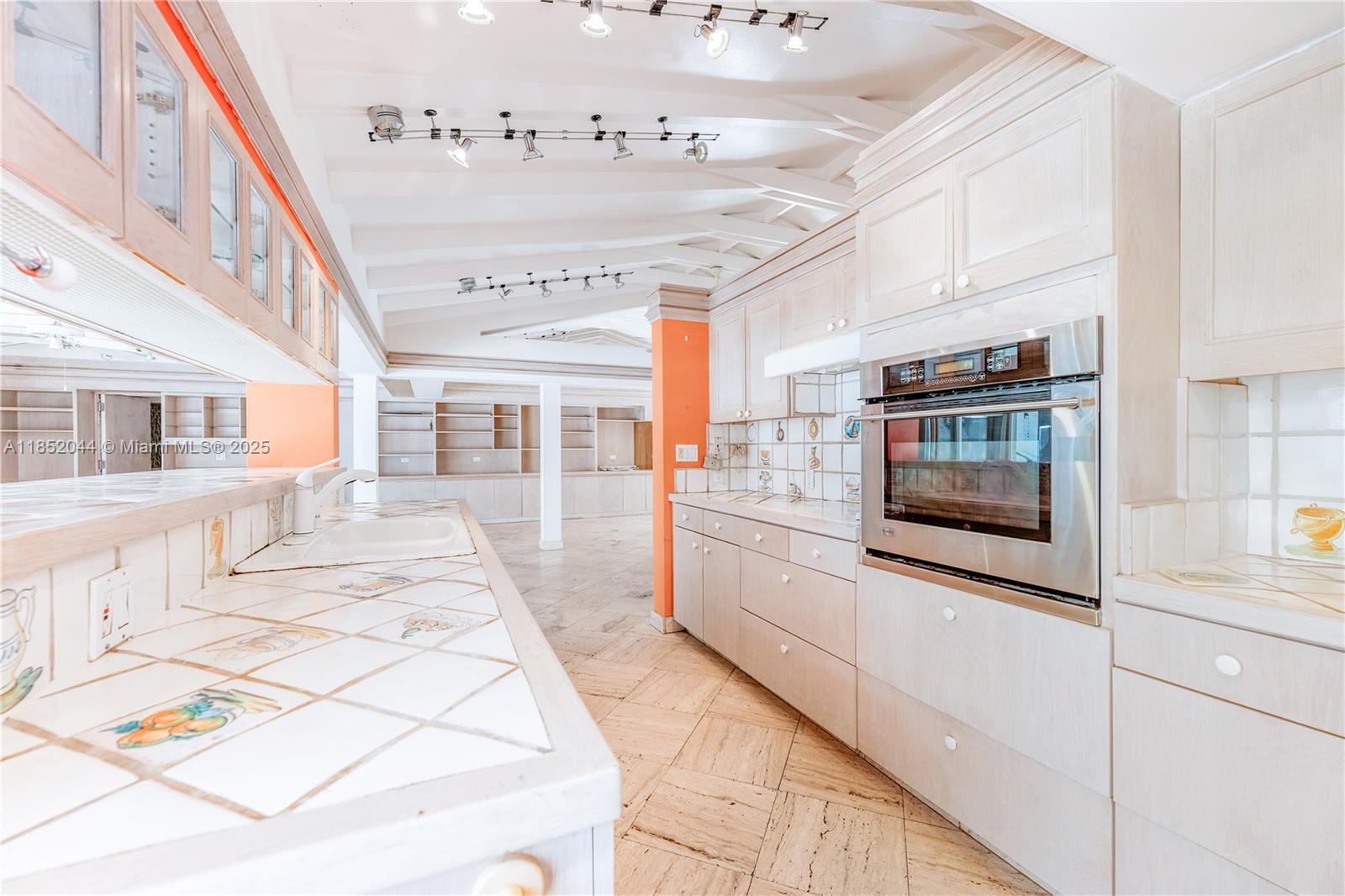 HOLIDAY COLONY - Residential