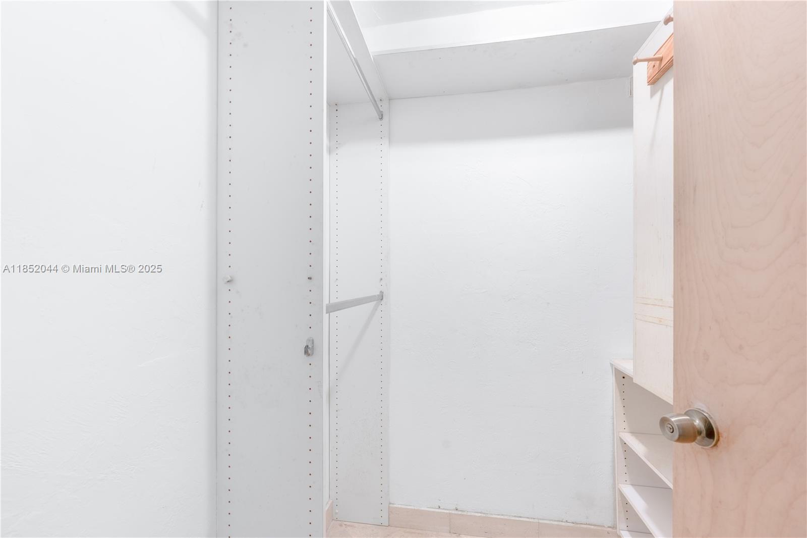 HOLIDAY COLONY - Residential