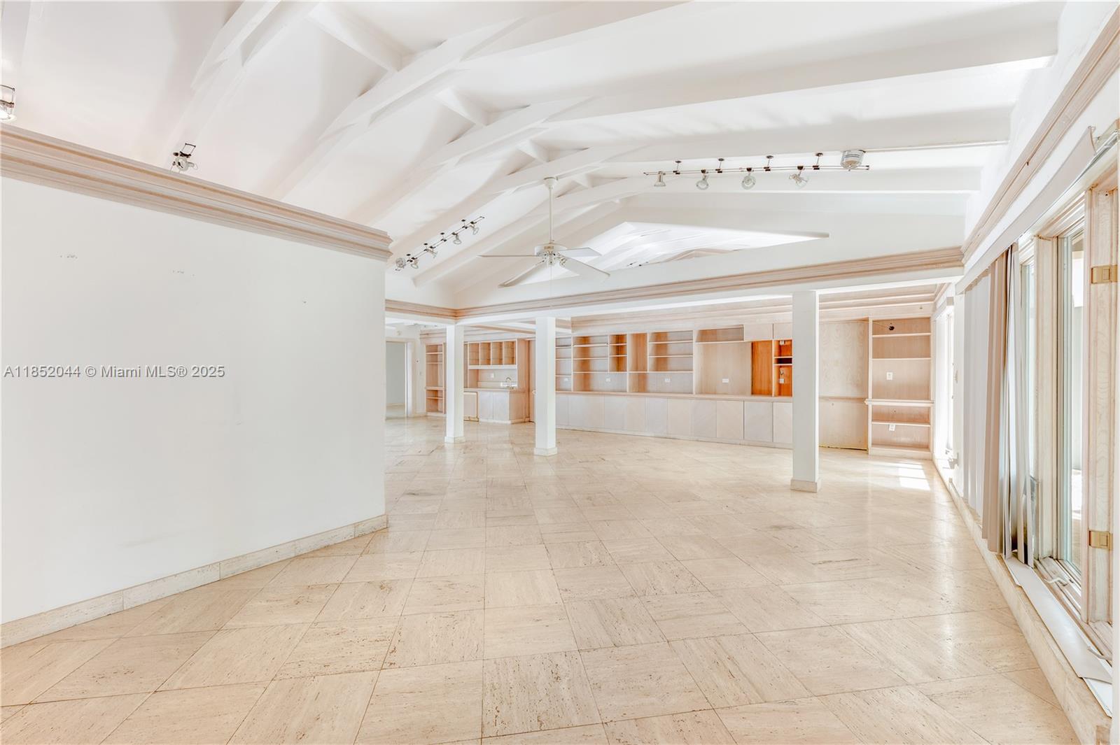 HOLIDAY COLONY - Residential