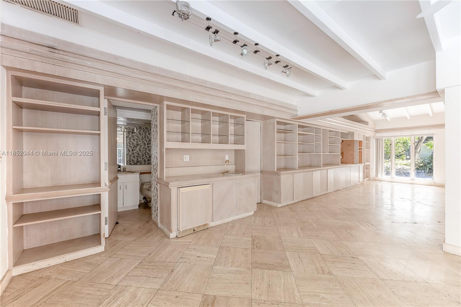 HOLIDAY COLONY - Residential