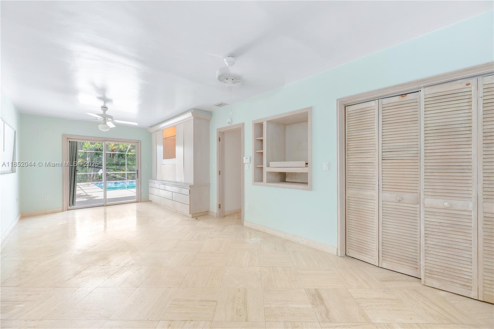 HOLIDAY COLONY - Residential