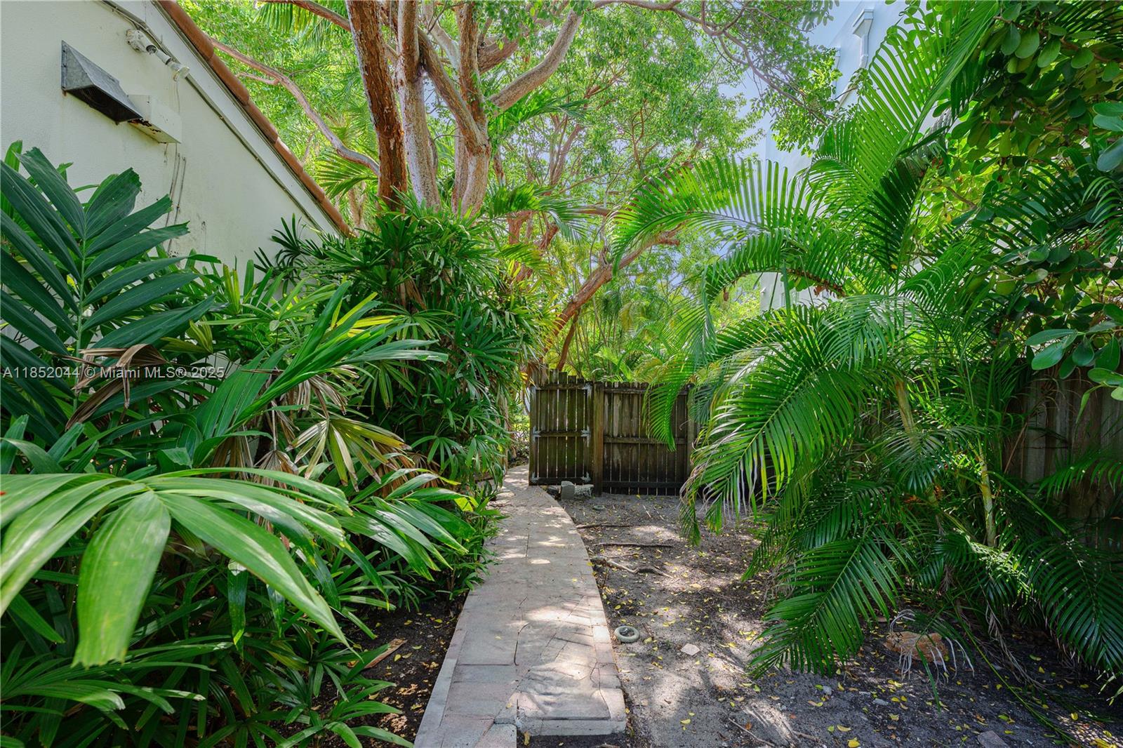 HOLIDAY COLONY - Residential