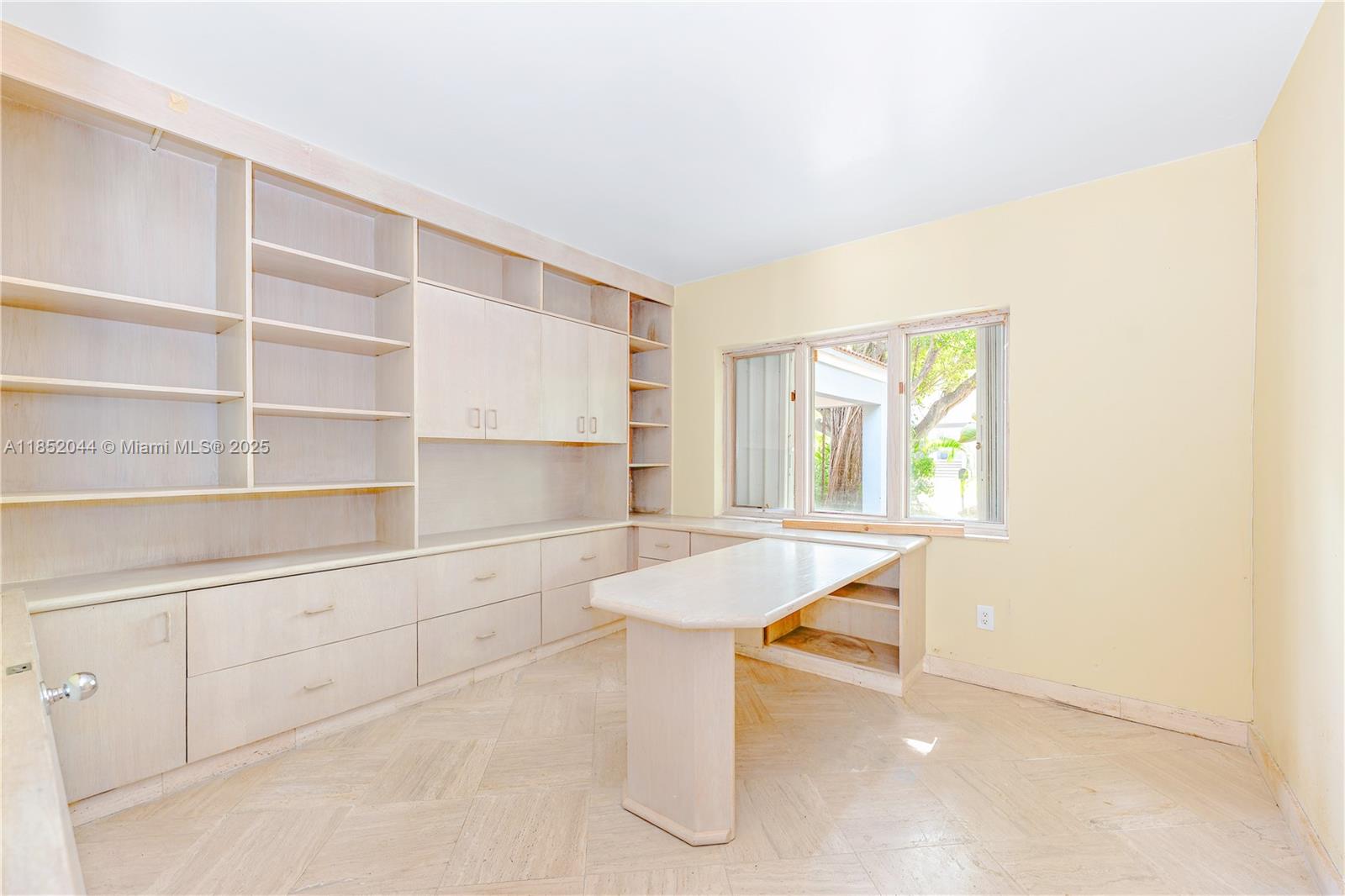 HOLIDAY COLONY - Residential