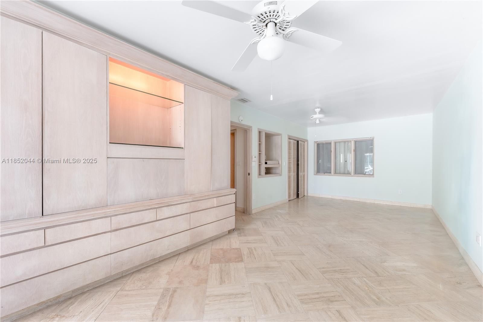 HOLIDAY COLONY - Residential