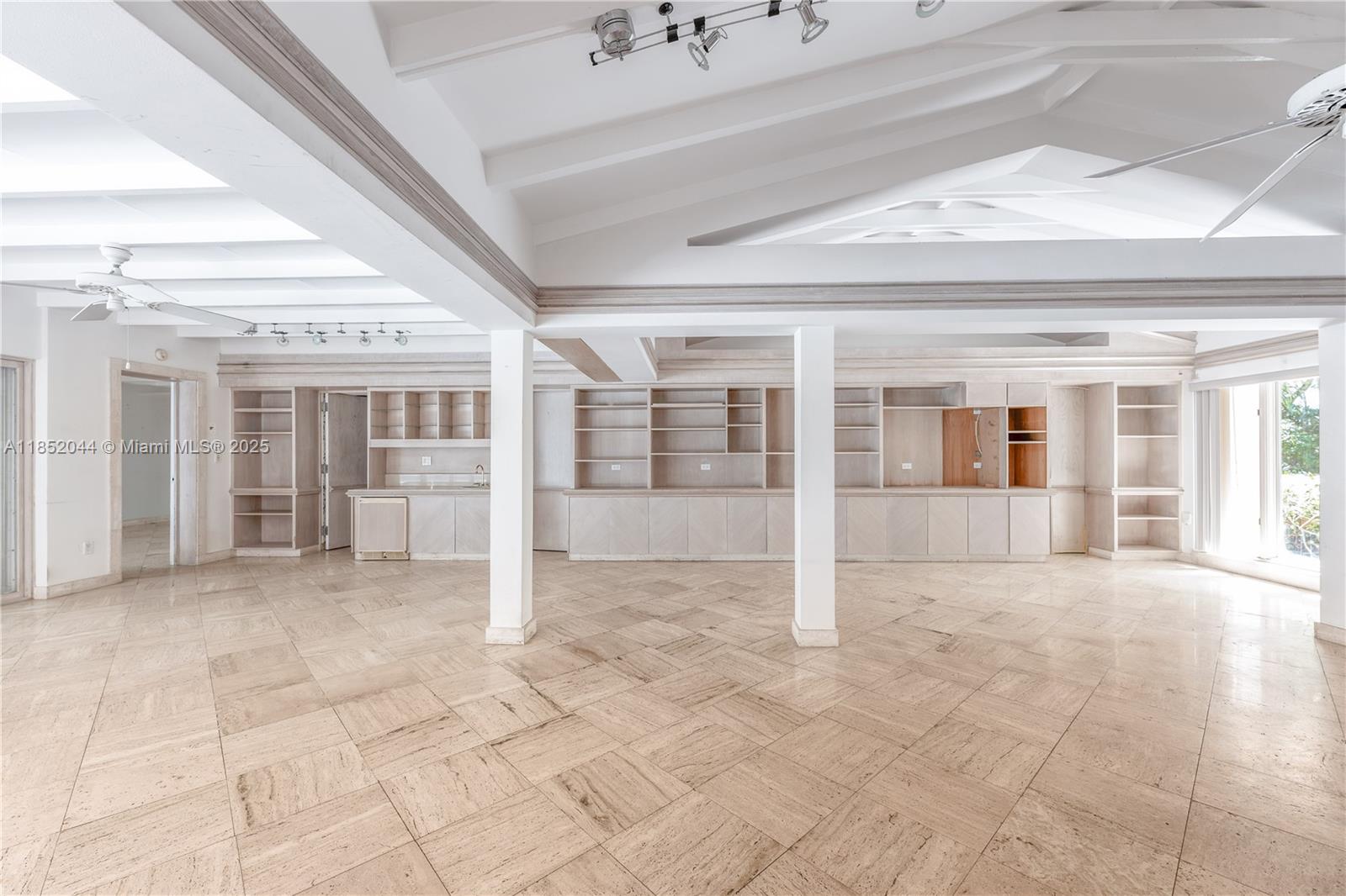 HOLIDAY COLONY - Residential