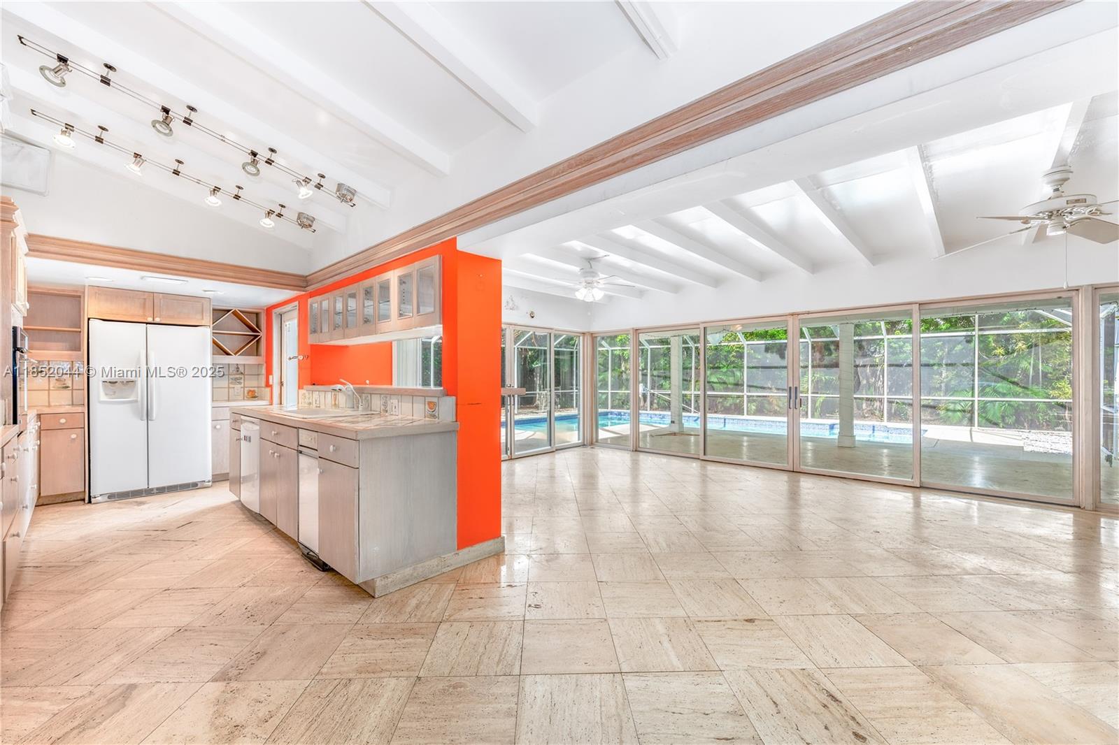 HOLIDAY COLONY - Residential