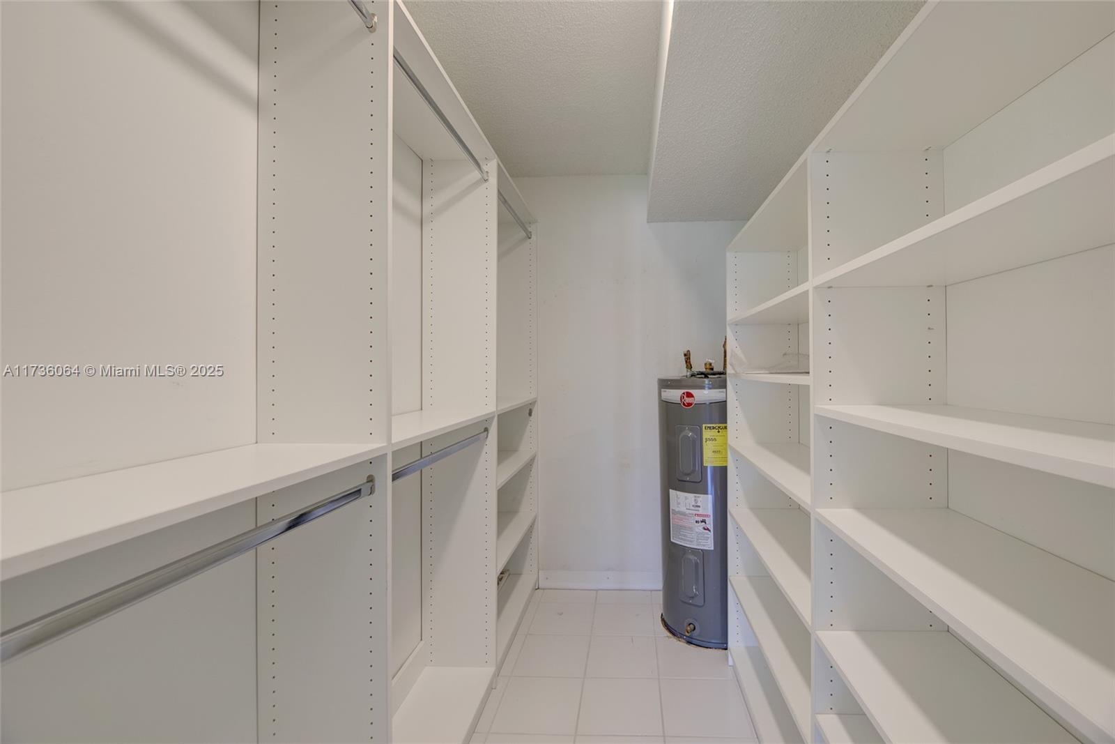 VALENCIA VILLAGE CONDO PH - Residential