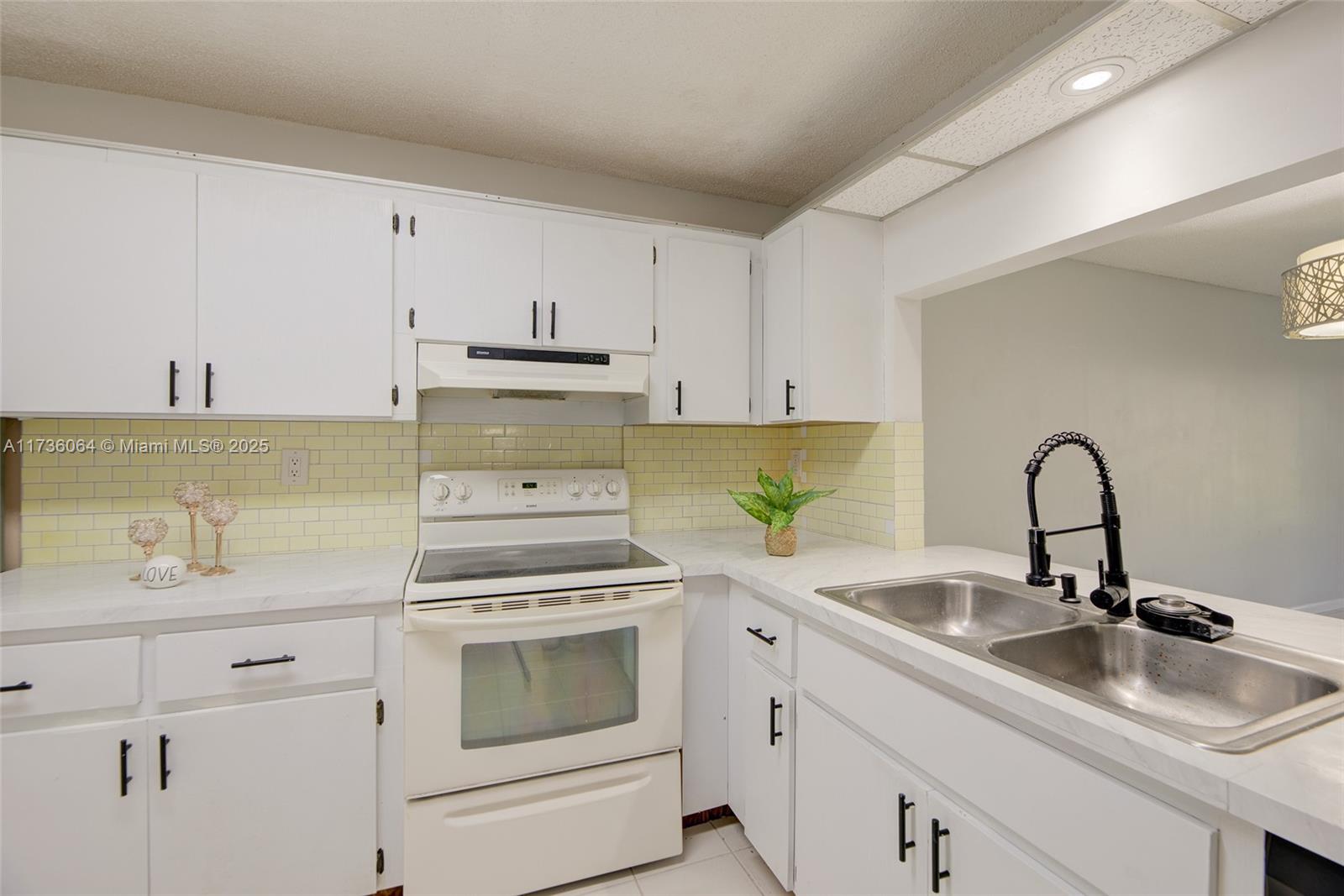 VALENCIA VILLAGE CONDO PH - Residential