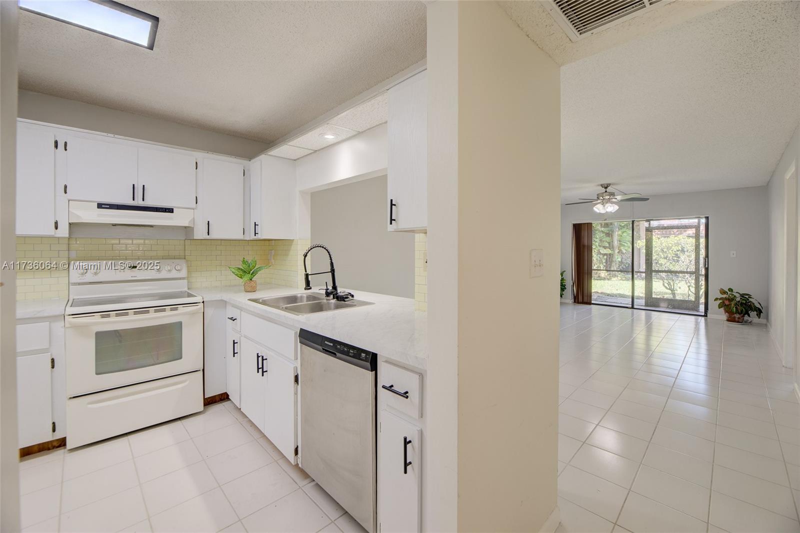 VALENCIA VILLAGE CONDO PH - Residential
