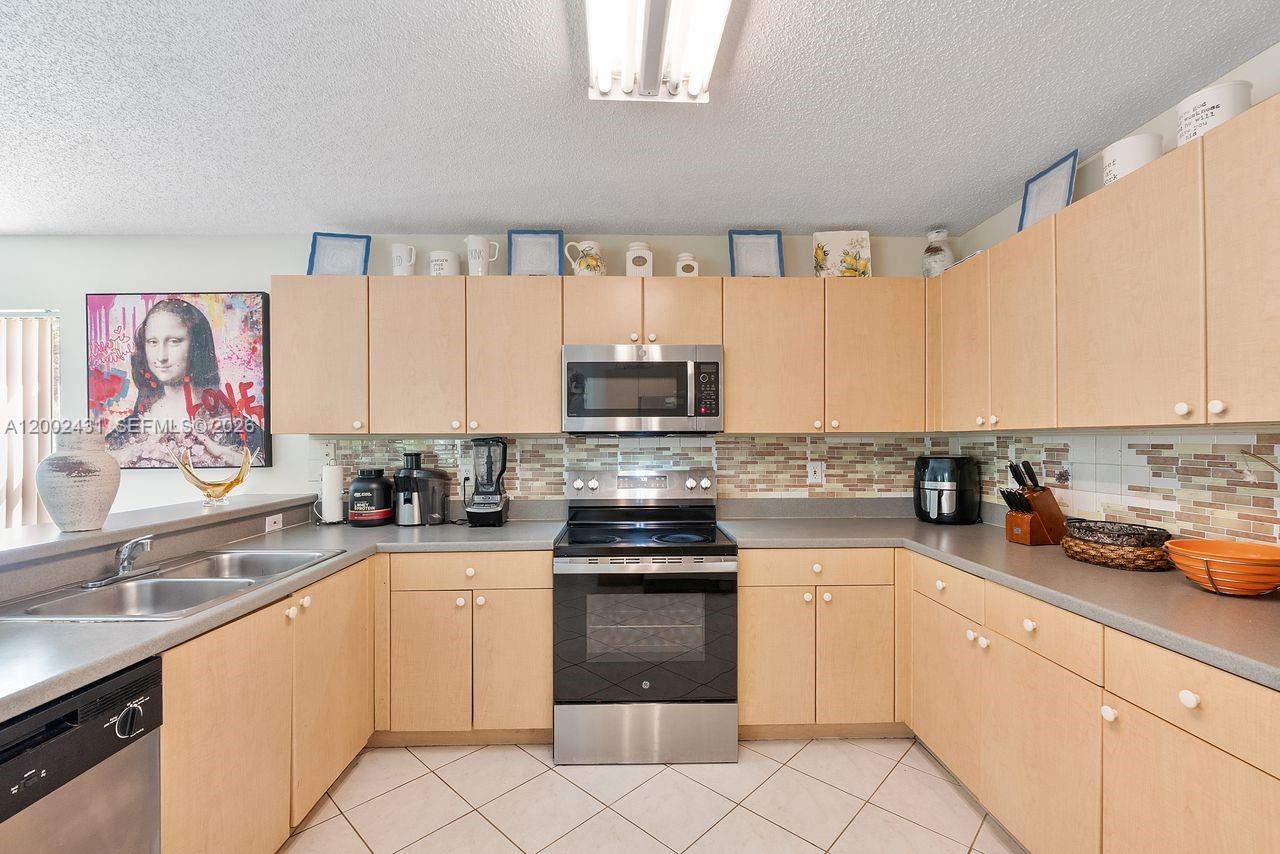 SILVER LAKES PHASE III RE - Residential