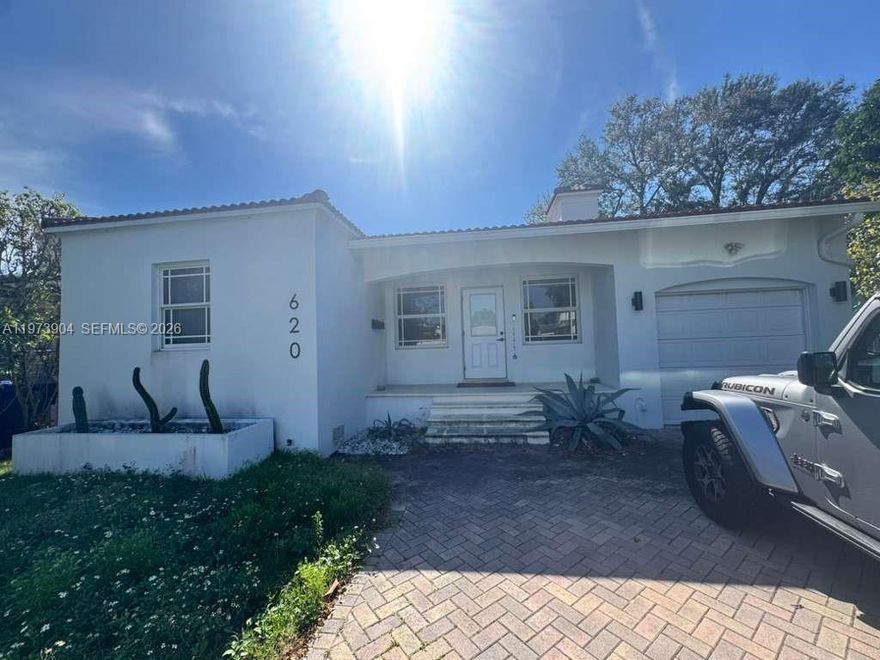 Rare opportunity single family home in a large lot in the historic The Roads neighborhood. Close to Brickell and easy to show. You can build your dream home here.