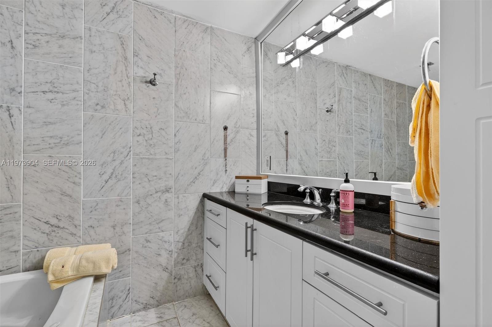 BRICKELL ESTATES - Residential