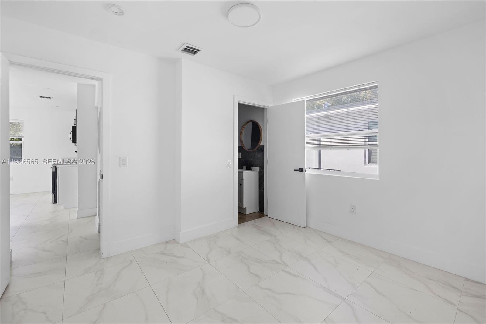 BEVERLY HEIGHTS - Residential Lease