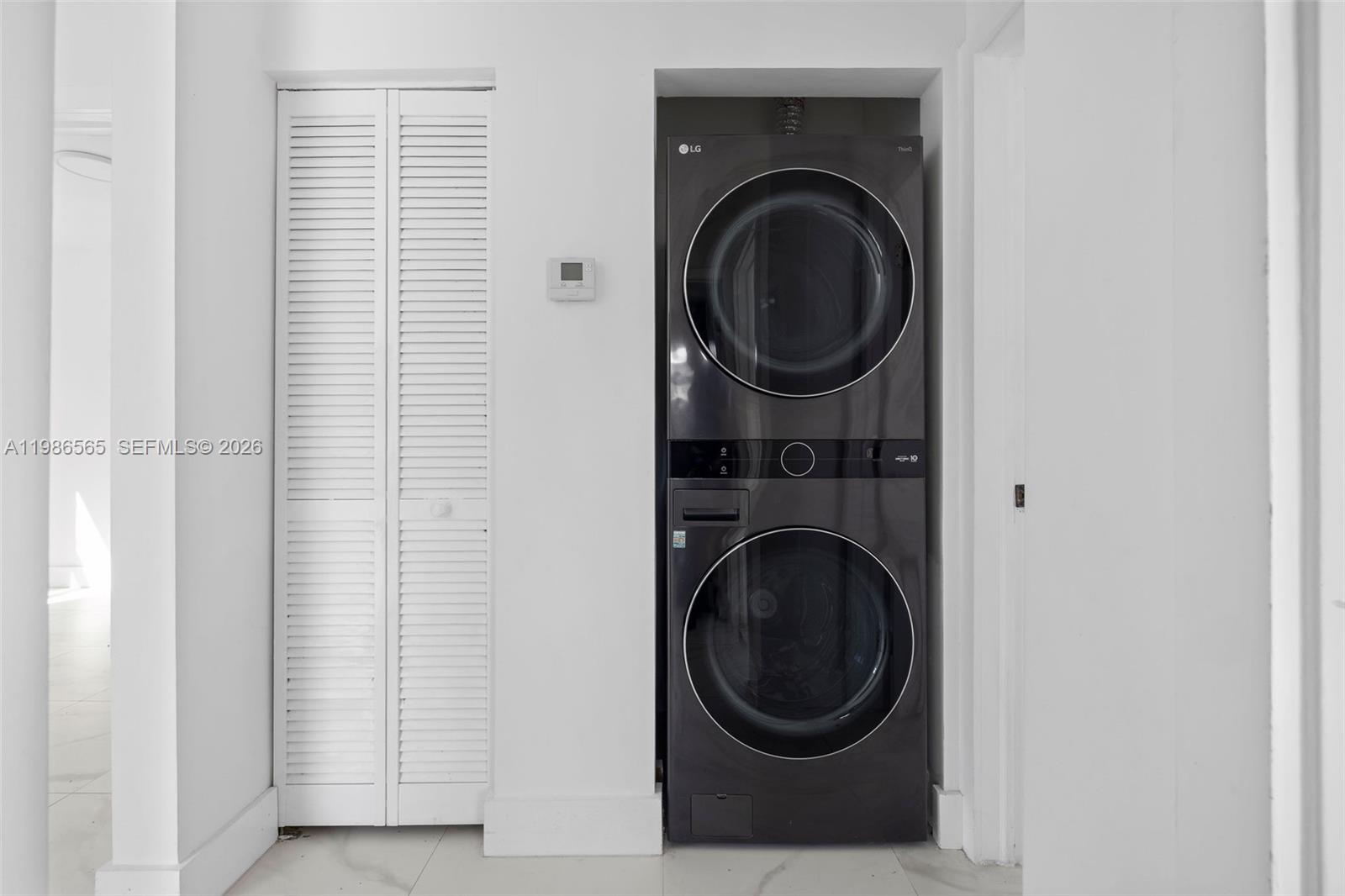 BEVERLY HEIGHTS - Residential Lease