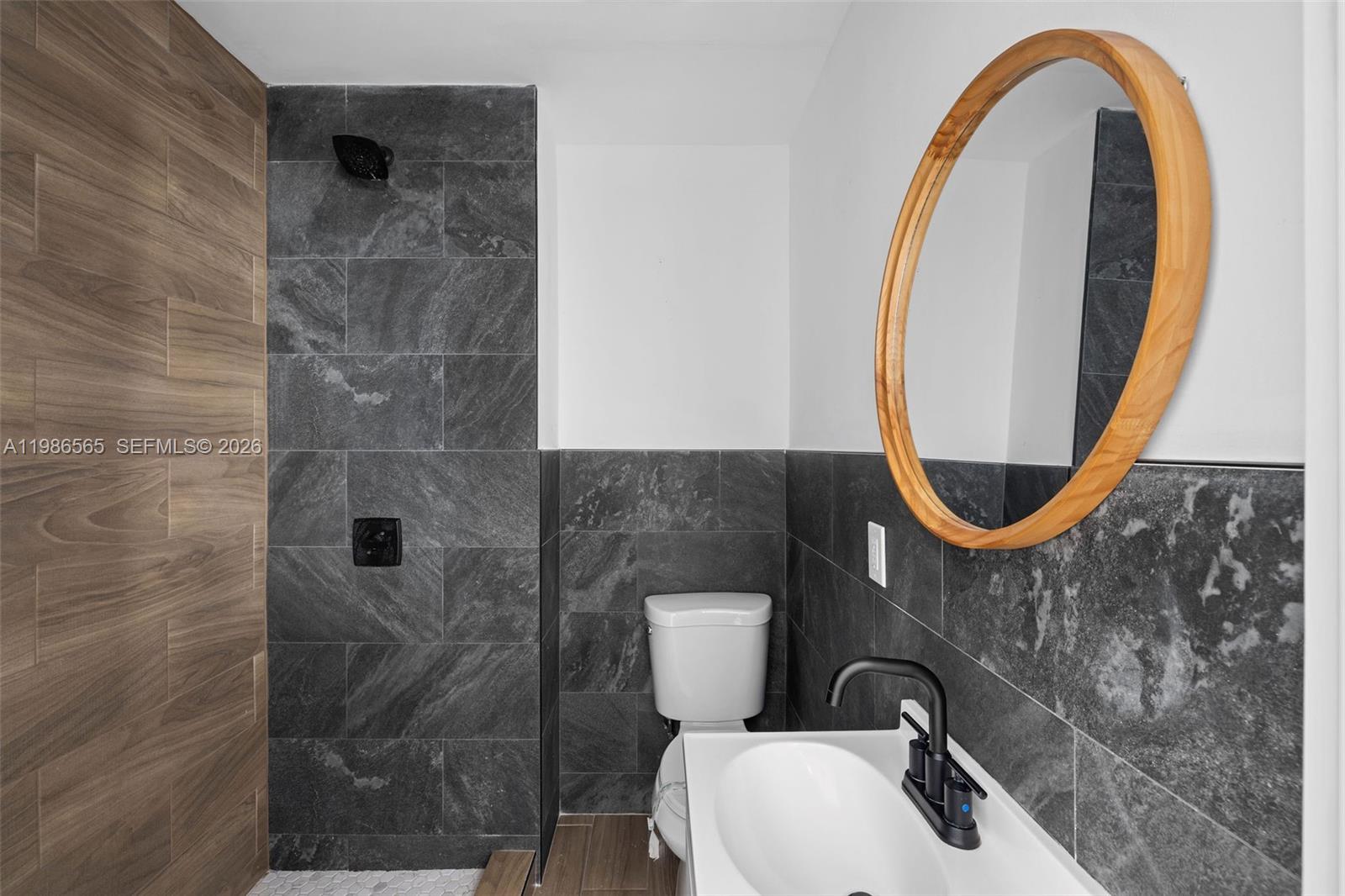 BEVERLY HEIGHTS - Residential Lease