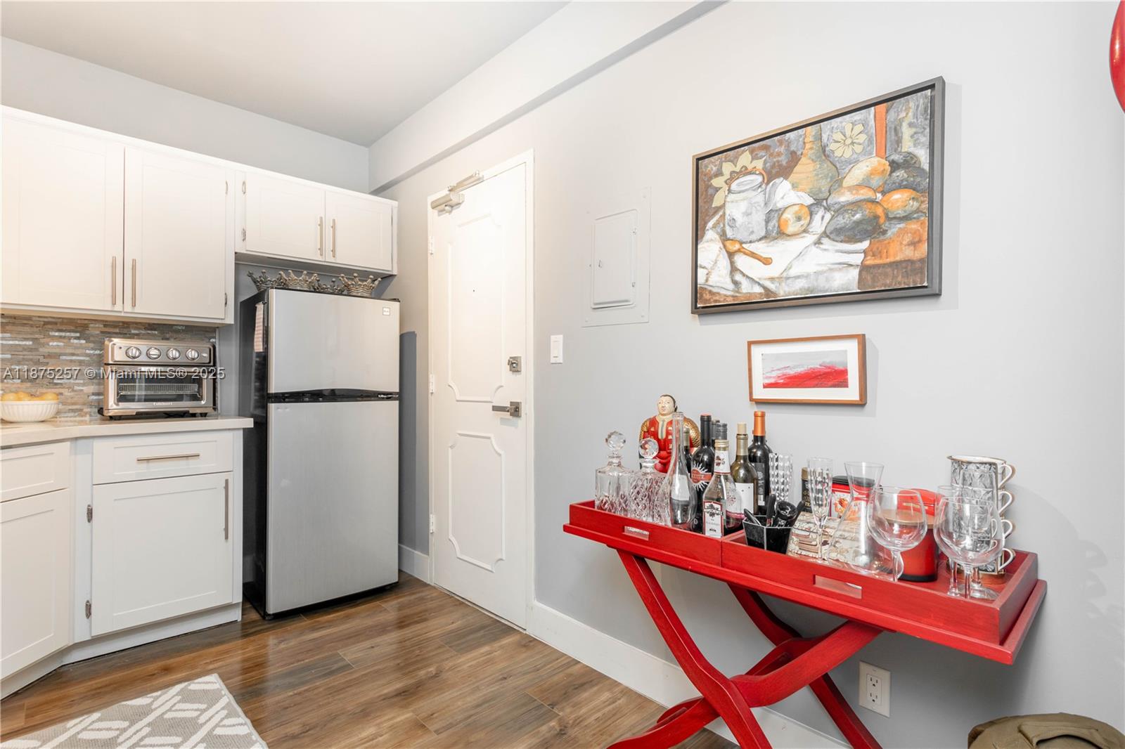 LONDON TOWERS CONDO - Residential