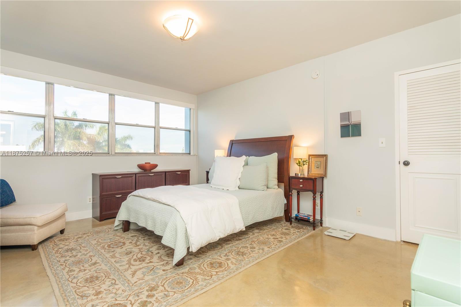 LONDON TOWERS CONDO - Residential