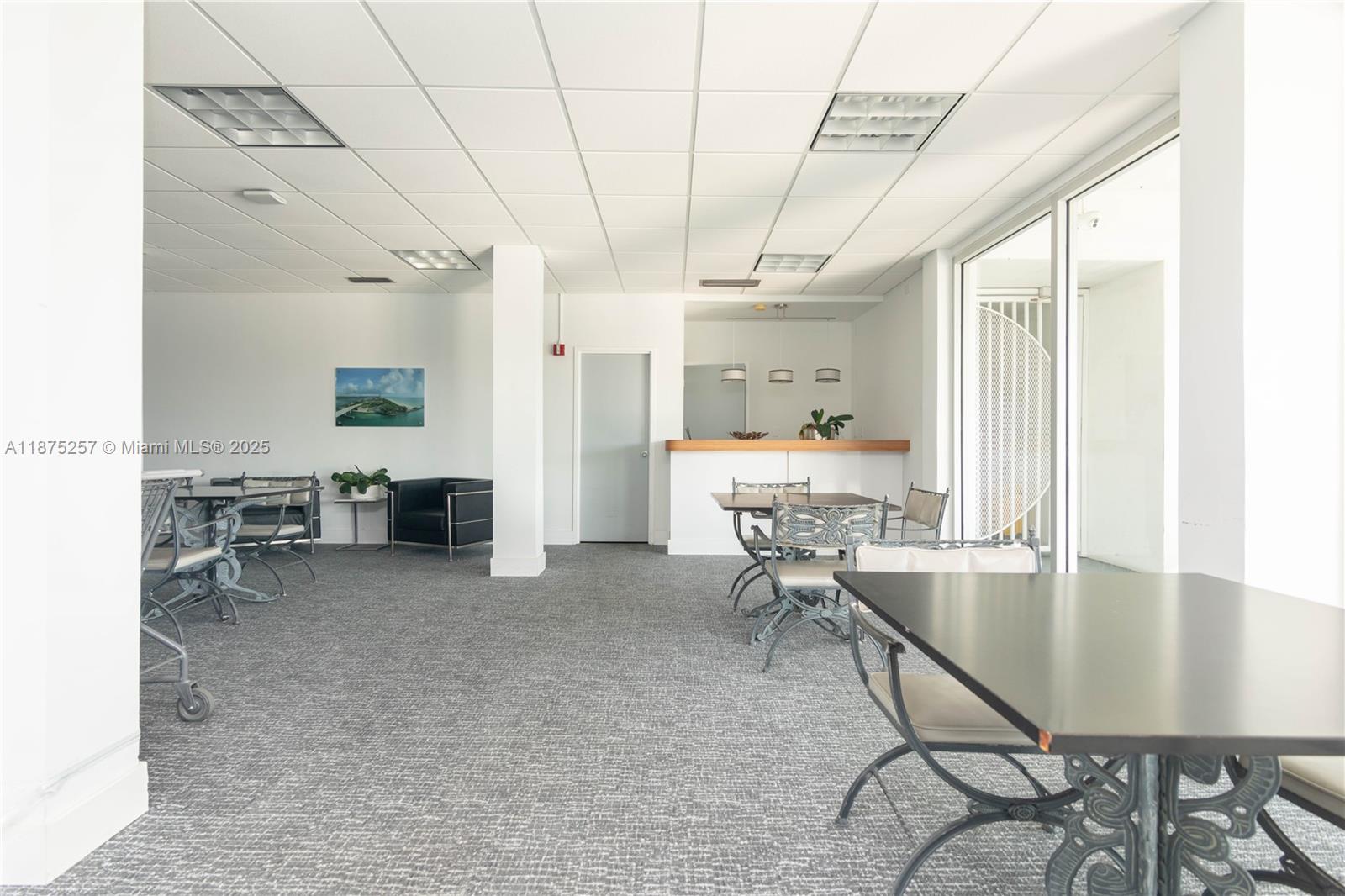 LONDON TOWERS CONDO - Residential