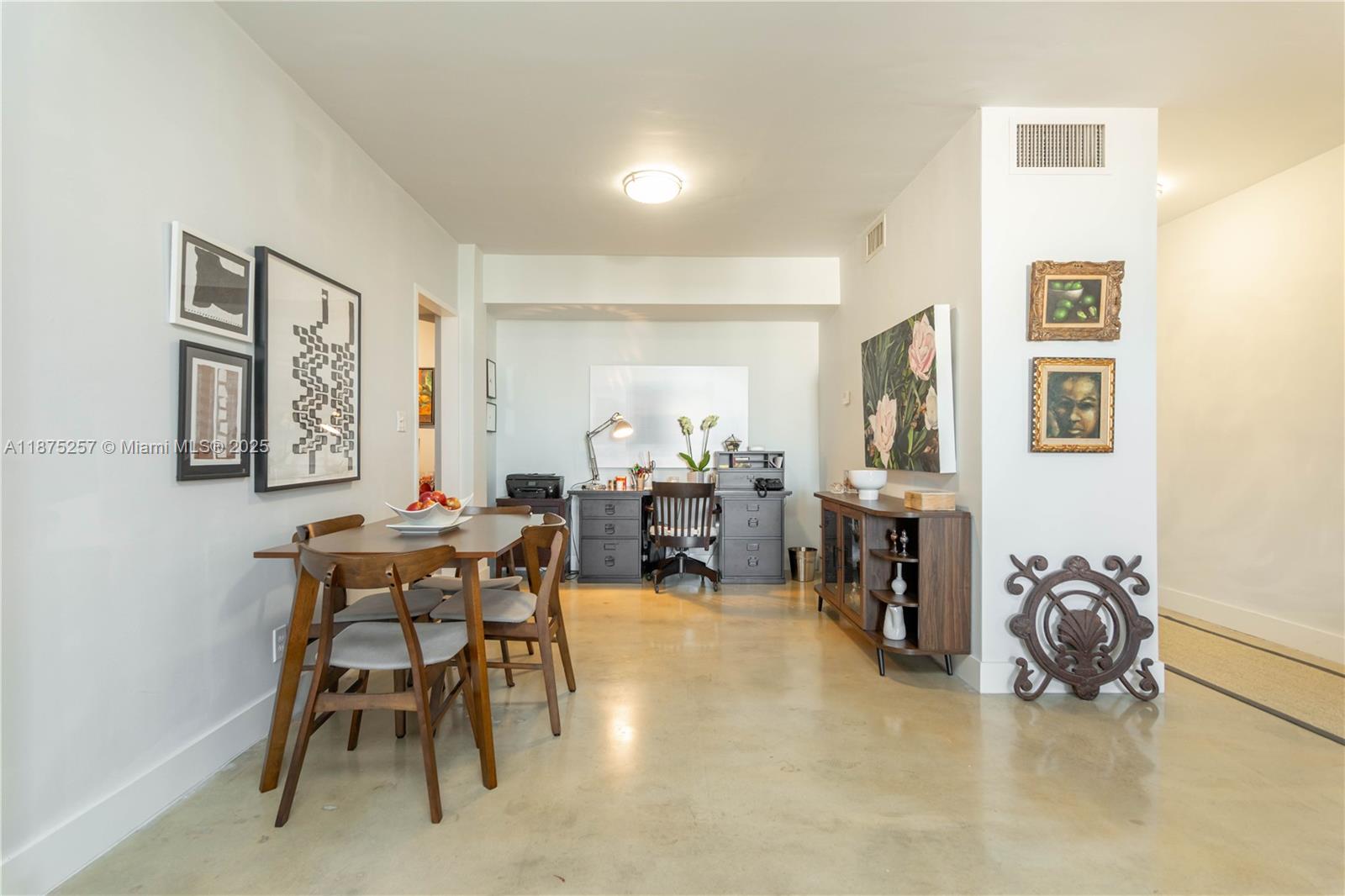 LONDON TOWERS CONDO - Residential