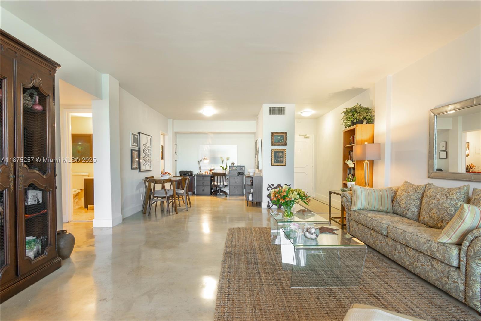 LONDON TOWERS CONDO - Residential