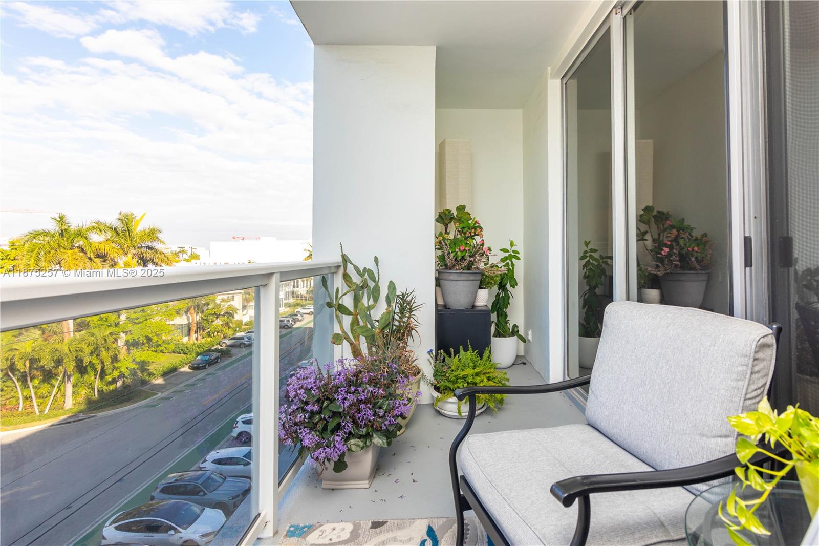 LONDON TOWERS CONDO - Residential