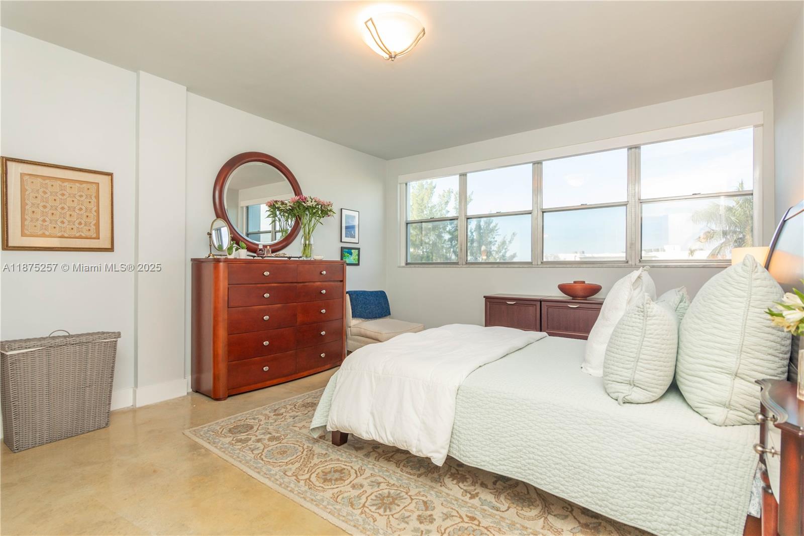 LONDON TOWERS CONDO - Residential