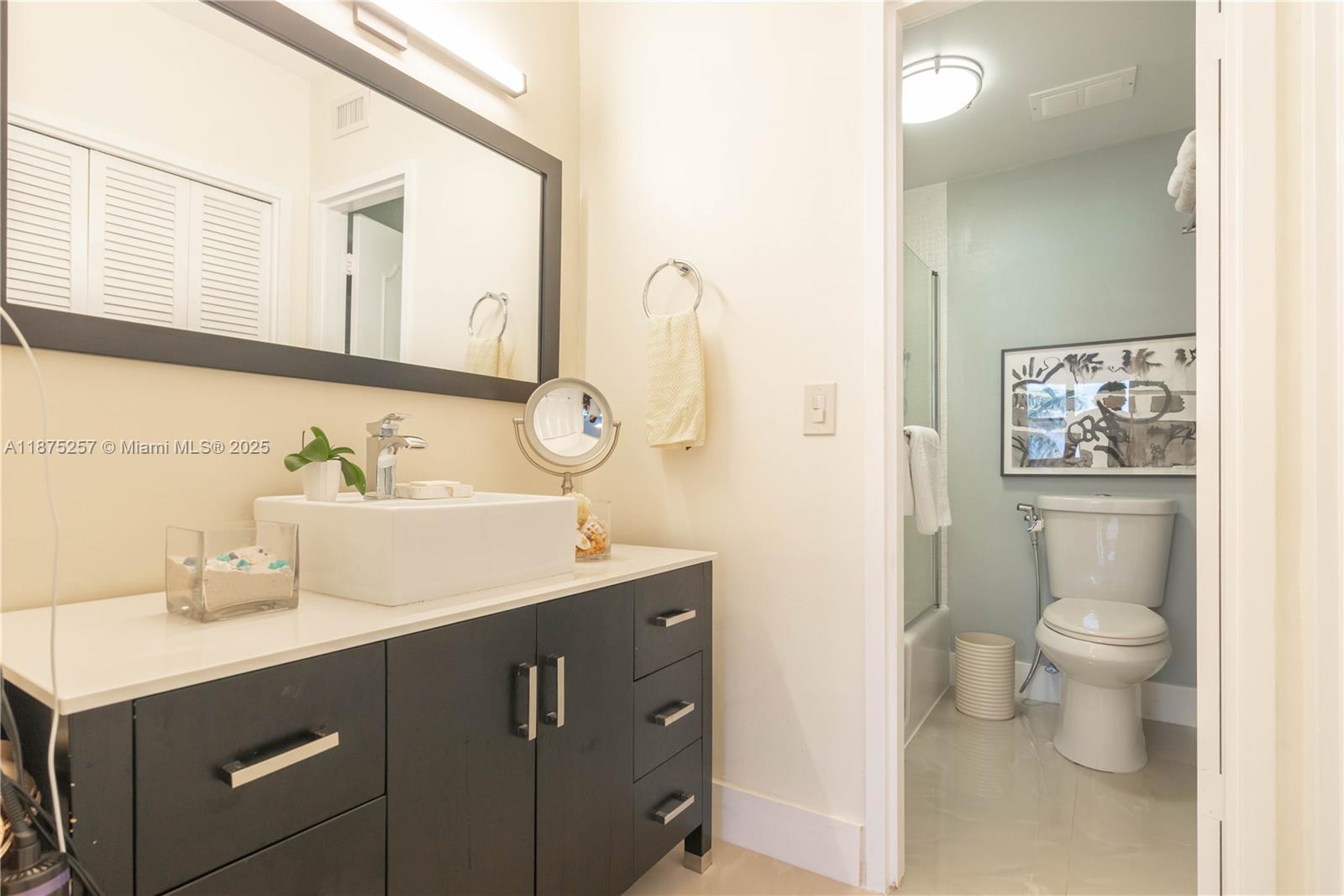 LONDON TOWERS CONDO - Residential