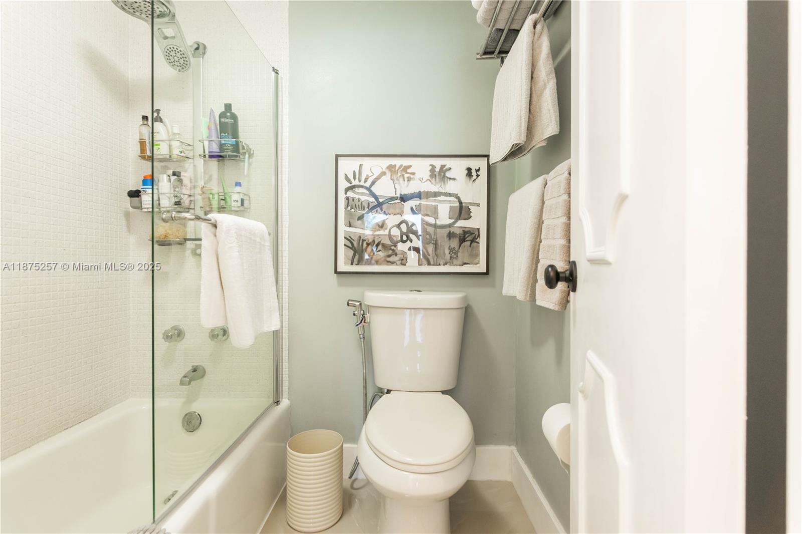 LONDON TOWERS CONDO - Residential