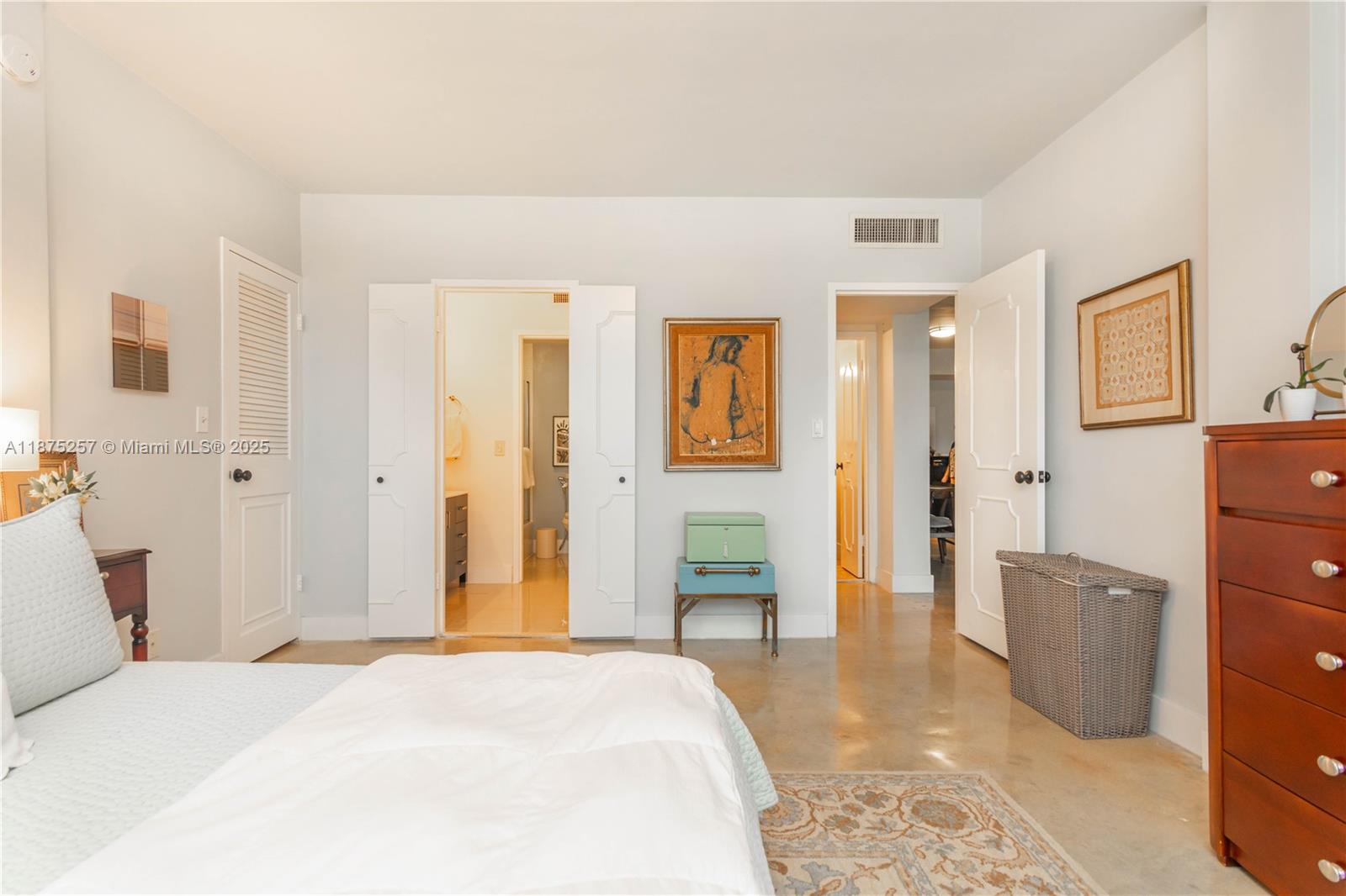 LONDON TOWERS CONDO - Residential