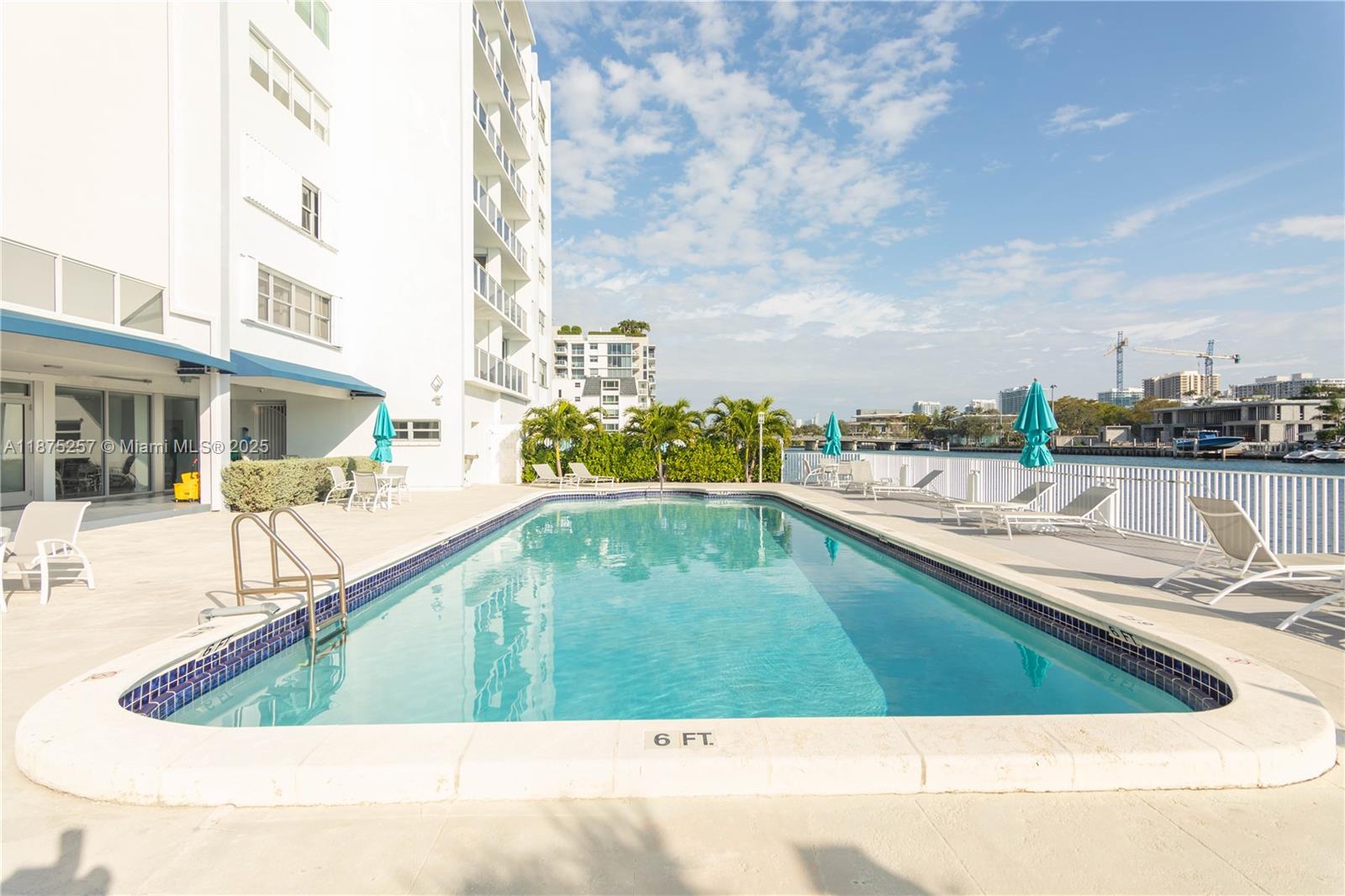 LONDON TOWERS CONDO - Residential