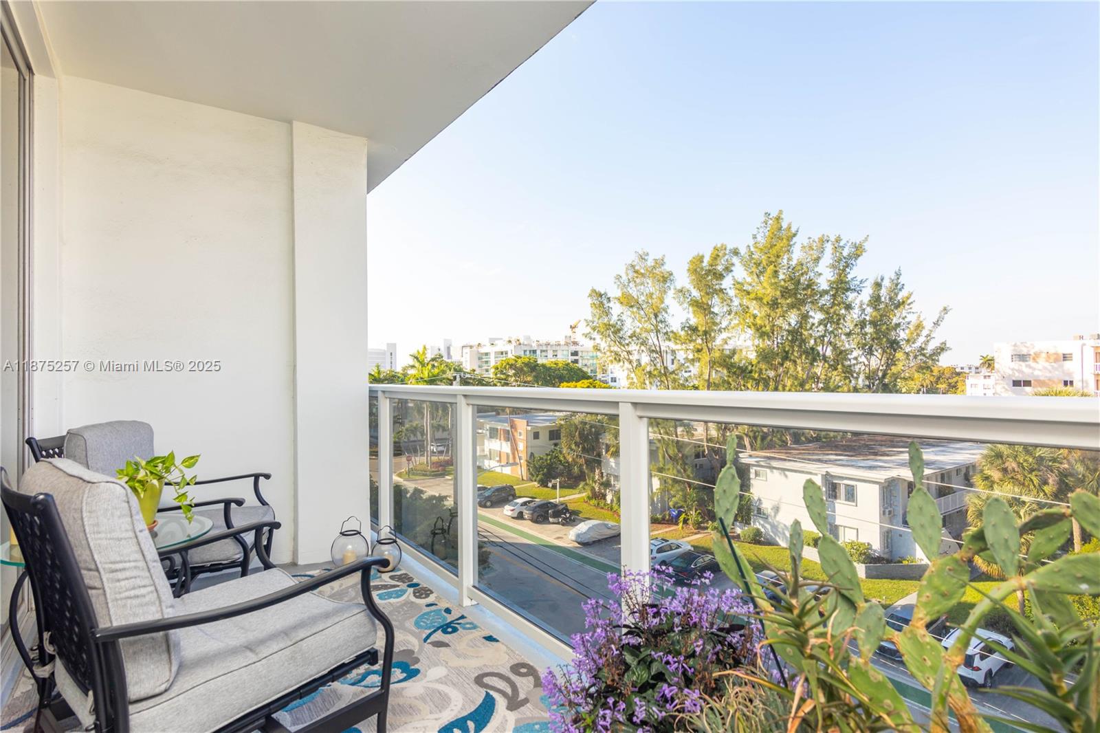 LONDON TOWERS CONDO - Residential