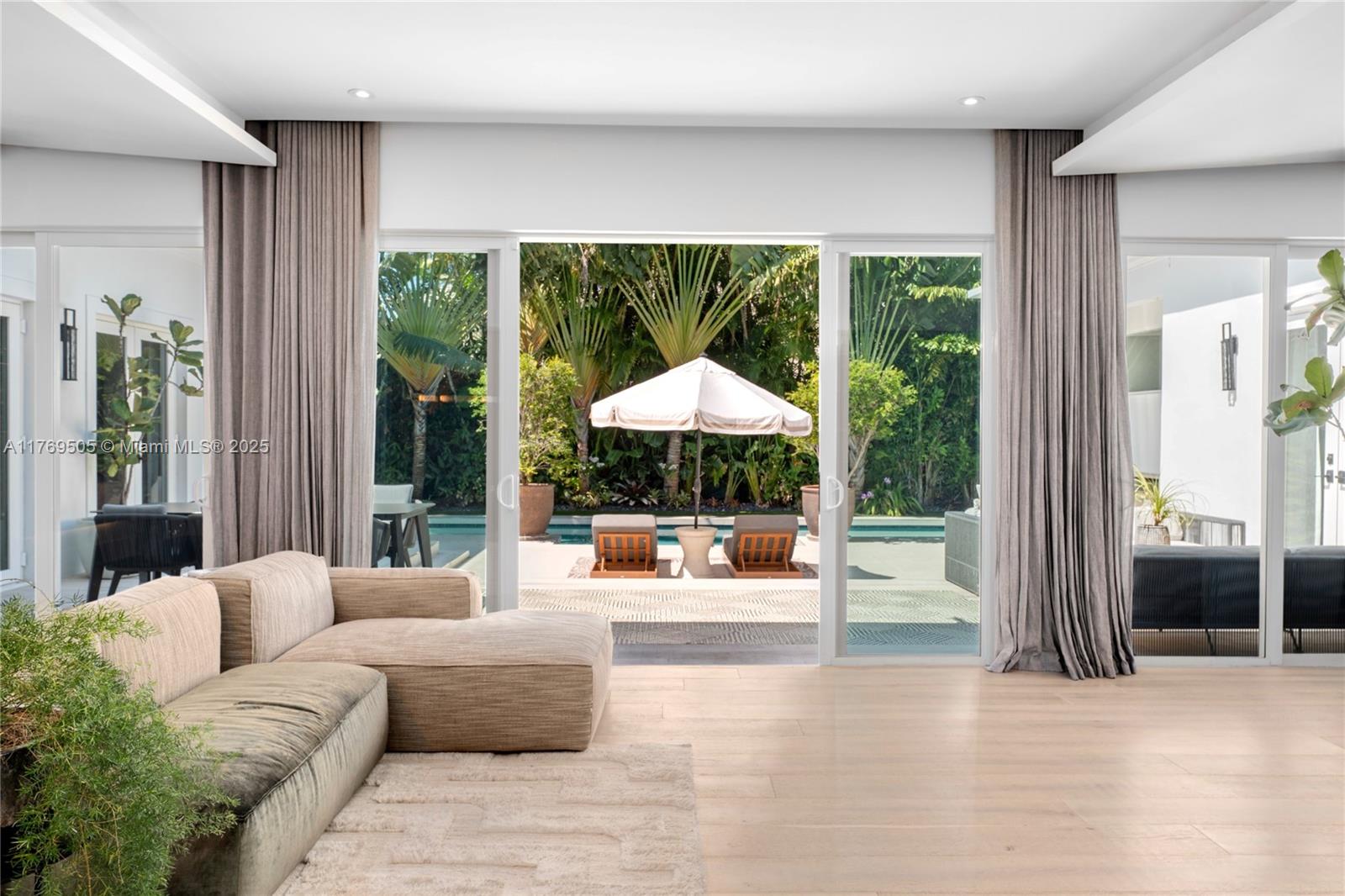 LA GORCE ISLAND - Residential