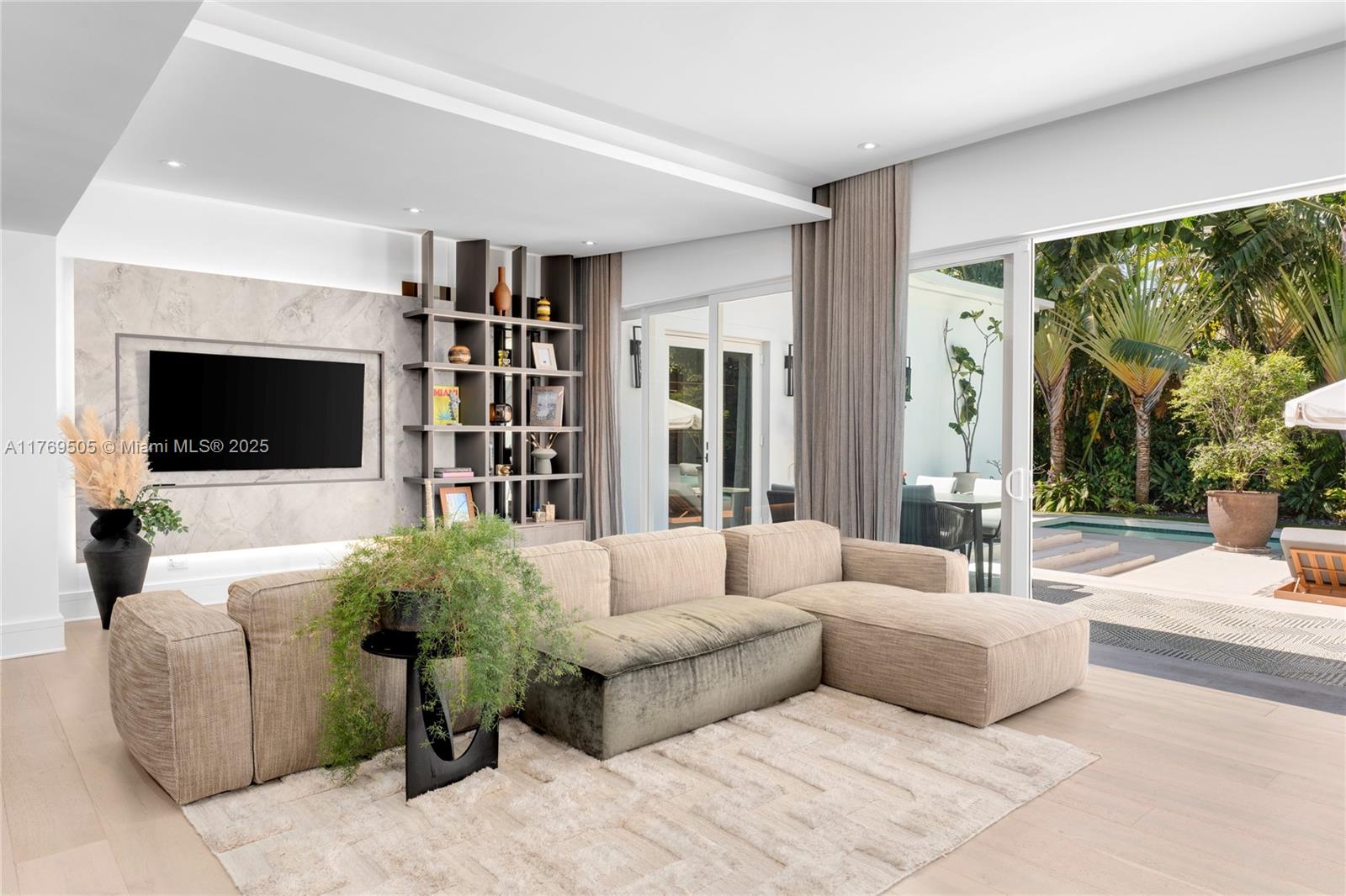 LA GORCE ISLAND - Residential
