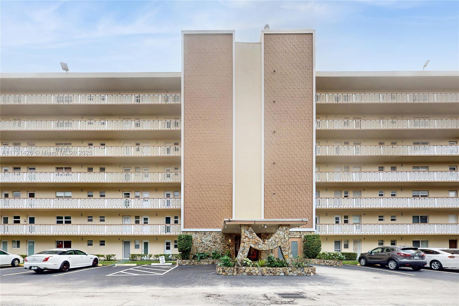 Rental Property at 1001 Ne 14th Ave 704, Hallandale Beach, Broward County, Florida - Bedrooms: 1 
Bathrooms: 2  - $1,825 MO.