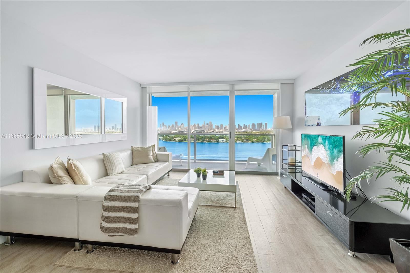 Bright and spacious 1- bedroom residence at the Floridian. Nicely remodeled, it offers breathtaking views of Biscayne Bay and the Miami skyline. Good size balcony to enjoy stunning sunsets. The Floridian offers two bayfront pools, tennis courts, a fitness center, spa, convenience store and 24-hour concierge in a prime South Beach location.