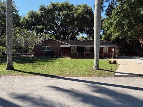 4556 Woodmere Ln Lake Worth FL 33463
