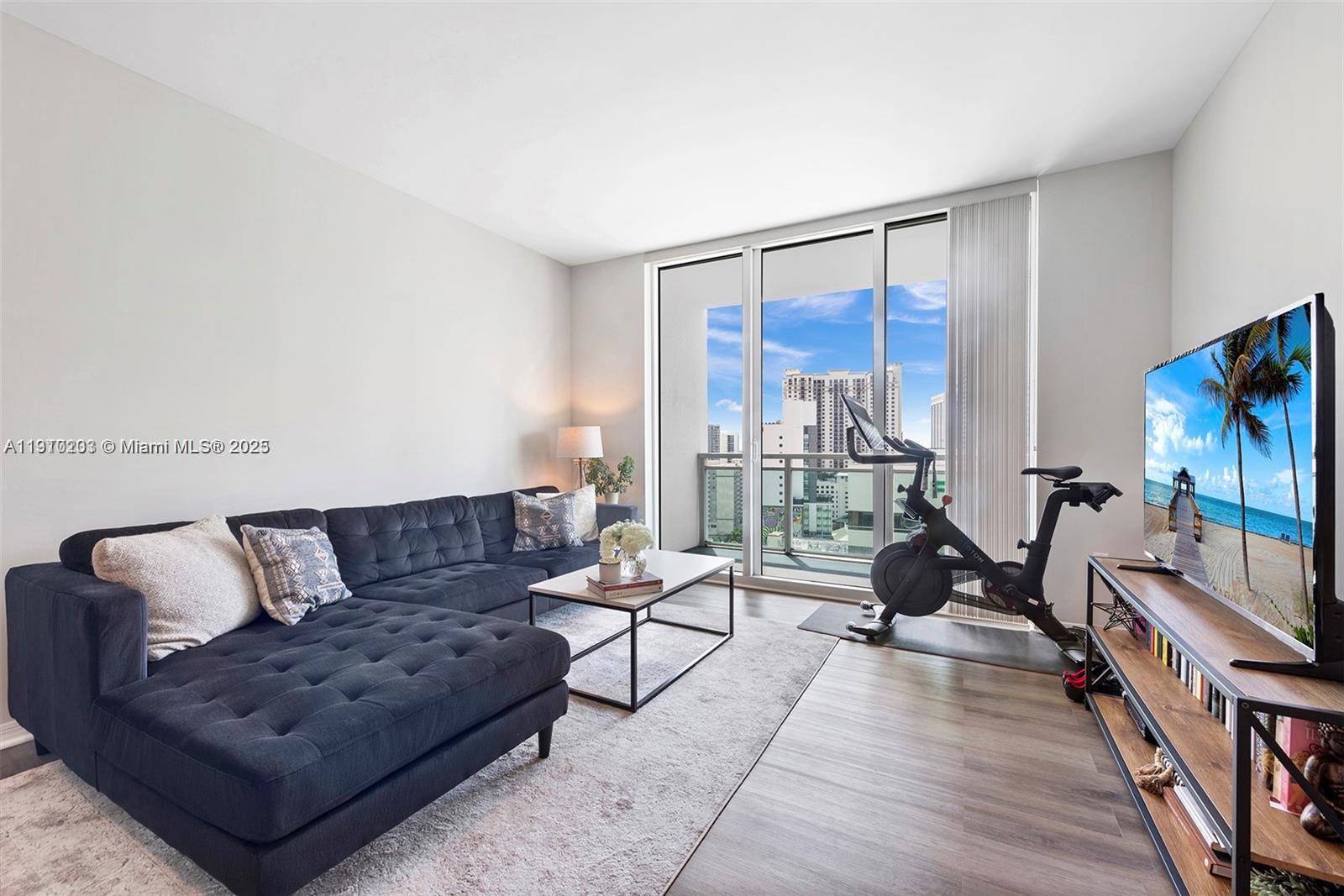THE PLAZA 901 BRICKELL CO - Residential Lease