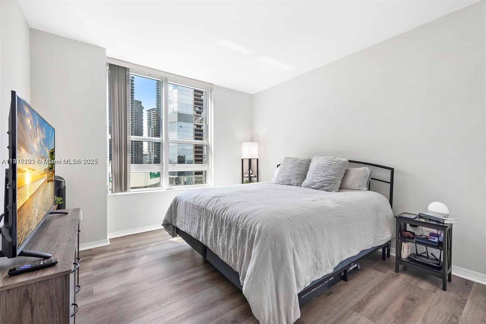 THE PLAZA 901 BRICKELL CO - Residential Lease