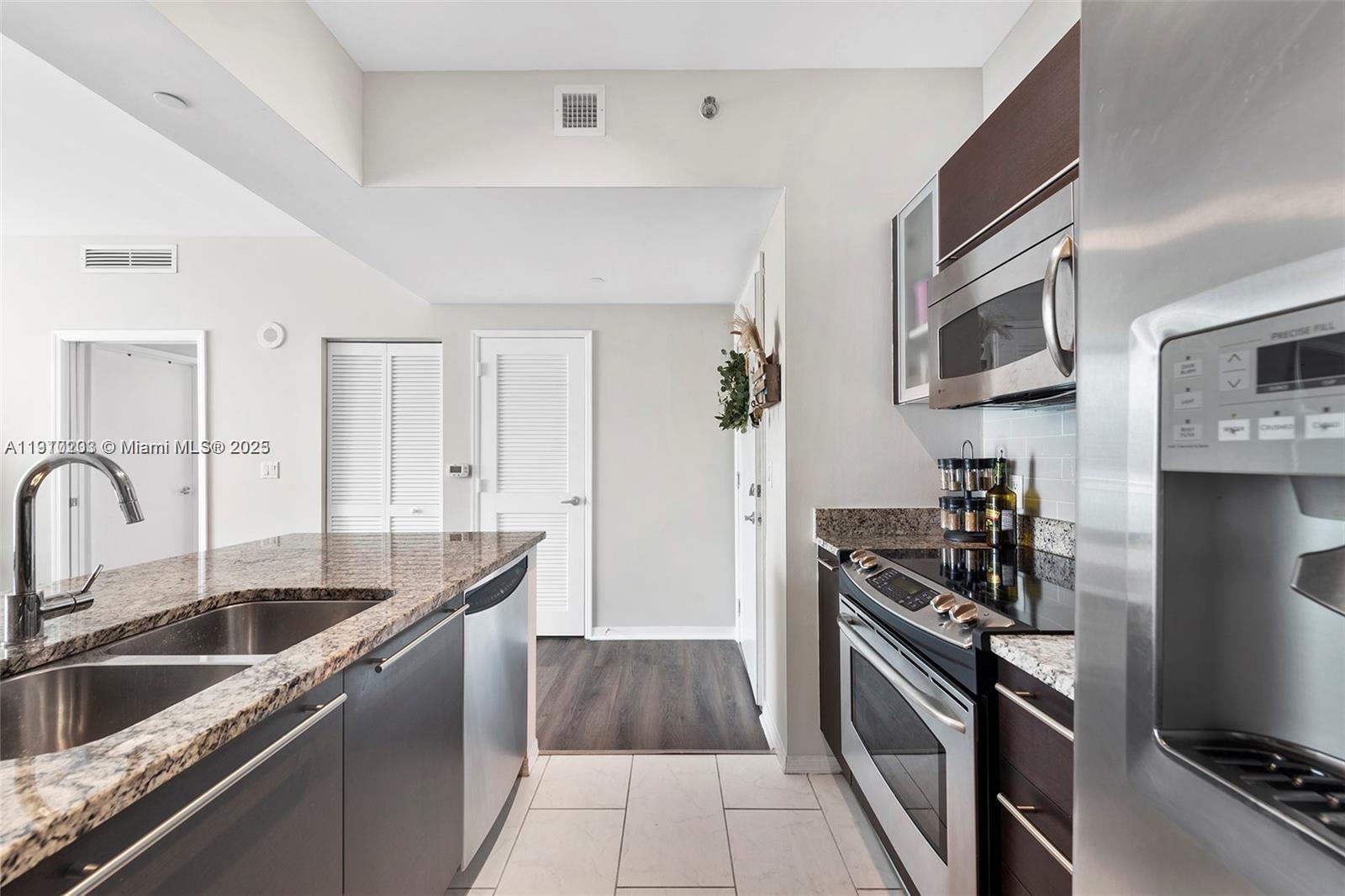 THE PLAZA 901 BRICKELL CO - Residential Lease