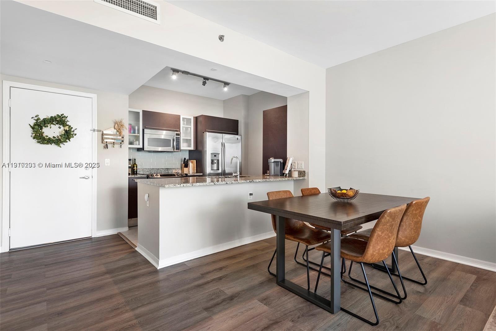 THE PLAZA 901 BRICKELL CO - Residential Lease