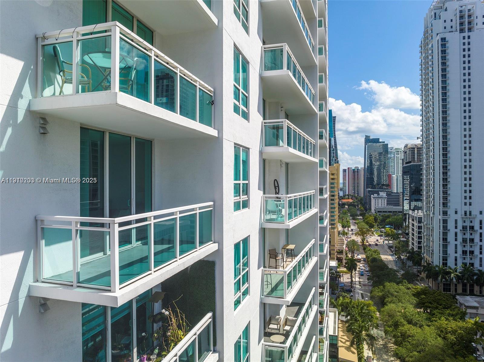 THE PLAZA 901 BRICKELL CO - Residential Lease