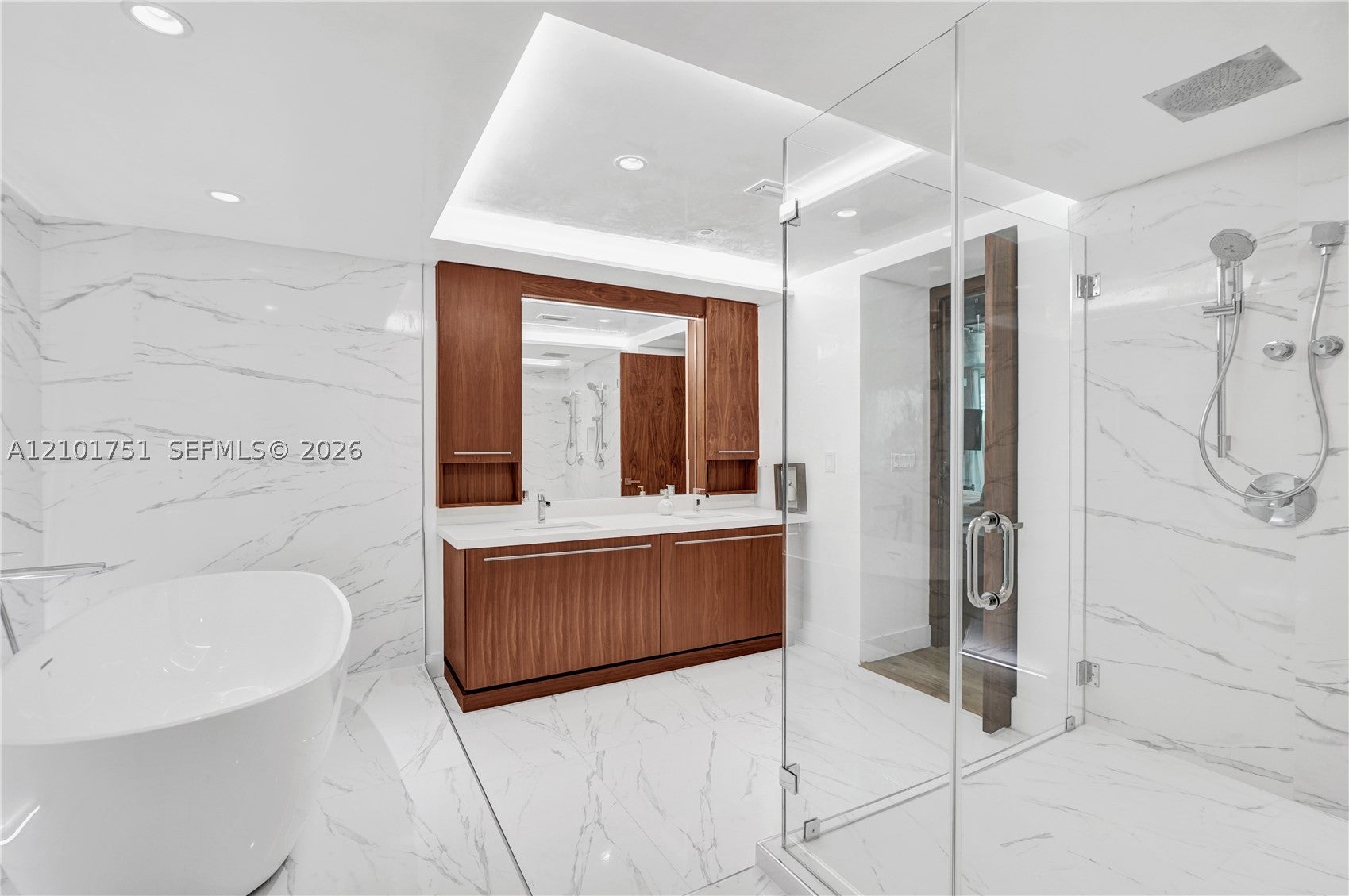 9401 Collins Ave 305