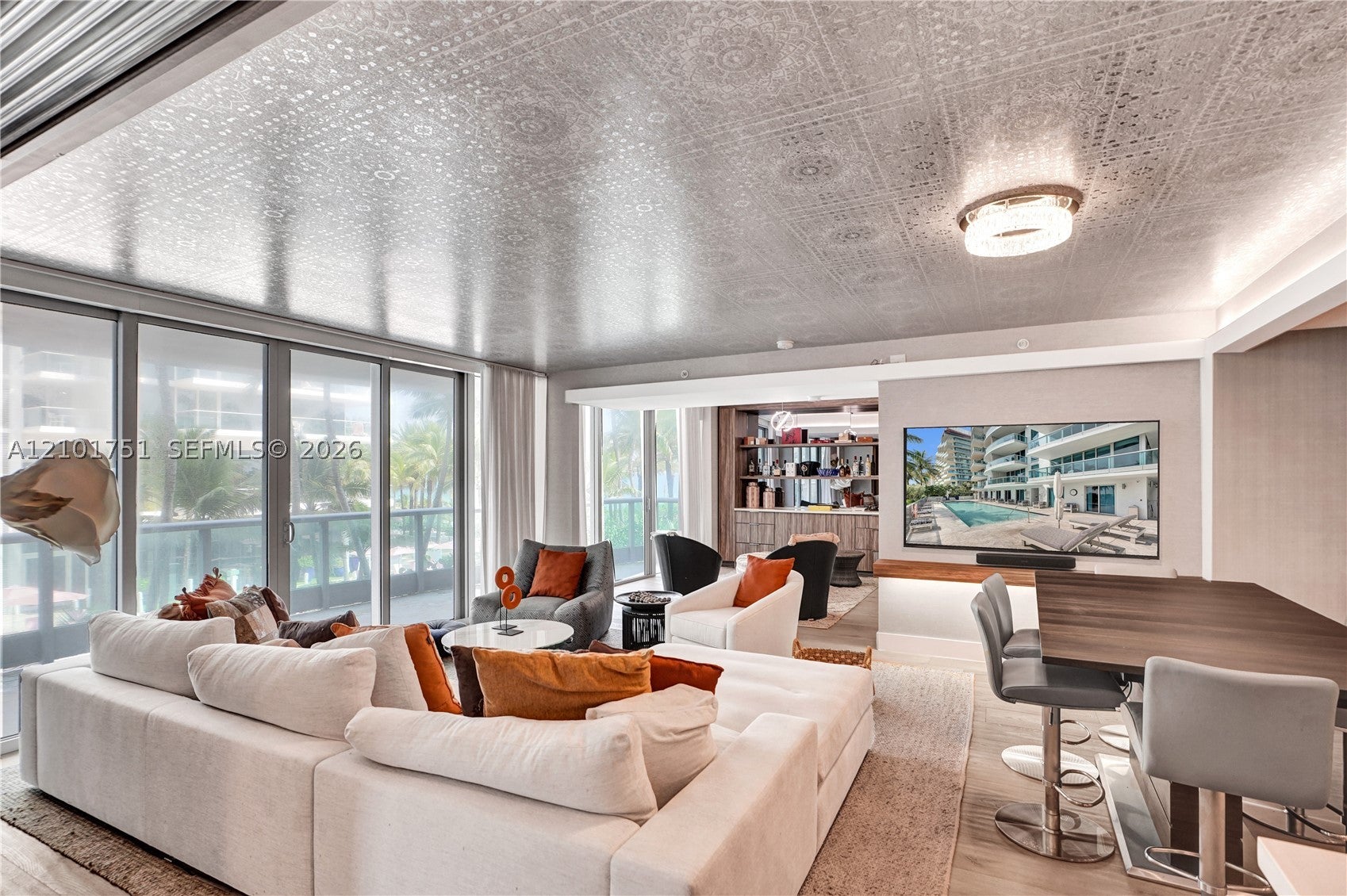 9401 Collins Ave 305